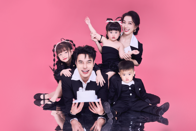 Showbiz 17.5: Lê Dương Bảo Lâm bác tin ly thân, Thanh Hằng diện áo tắm khoe dáng Showbiz 17.5: Lê Dương Bảo Lâm bác tin ly thân, Thanh Hằng diện áo tắm khoe dáng