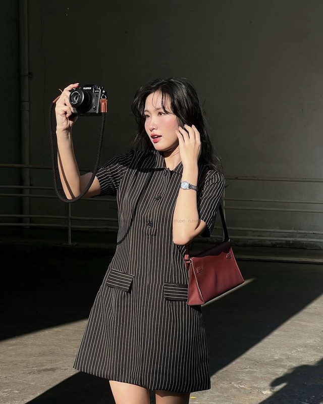 Muôn vẻ cách lên đồ với họa tiết kẻ sọc cho nàng sành điệu- Ảnh 1. Muôn vẻ cách lên đồ với họa tiết kẻ sọc cho nàng sành điệu- Ảnh 1.