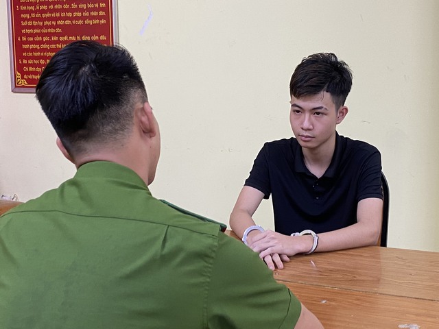 Công an TP.HCM bắt người gây rối, đánh người nước ngoài ở phố Bùi Viện - Ảnh 1.