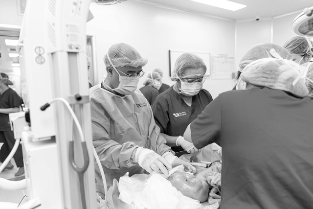 Hiếm gặp: Thai nhi có khối u quái to gấp đôi cơ thể - Ảnh 1.