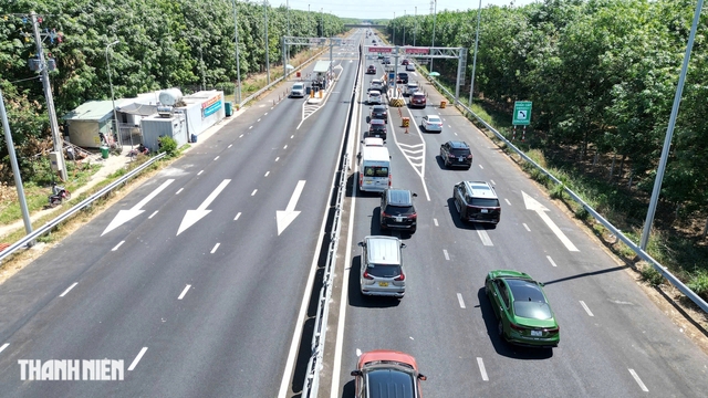 Làm thế nào để tránh bị phạt nặng khi đi 'lố' lối ra trên cao tốc? - Ảnh 2. Làm thế nào để tránh bị phạt nặng khi đi 'lố' lối ra trên cao tốc? - Ảnh 2.