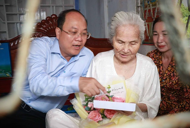 Cà Mau mừng sinh nhật Bác và kỷ niệm 75 năm thành lập H.Trần Văn Thời - Ảnh 3.