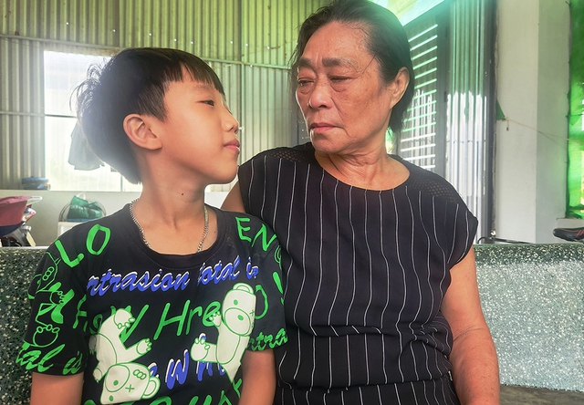 Nỗi khổ của gia đình chị Hương: Lá lành đùm lá rách trong cơn hoạn nạn - Ảnh 1.