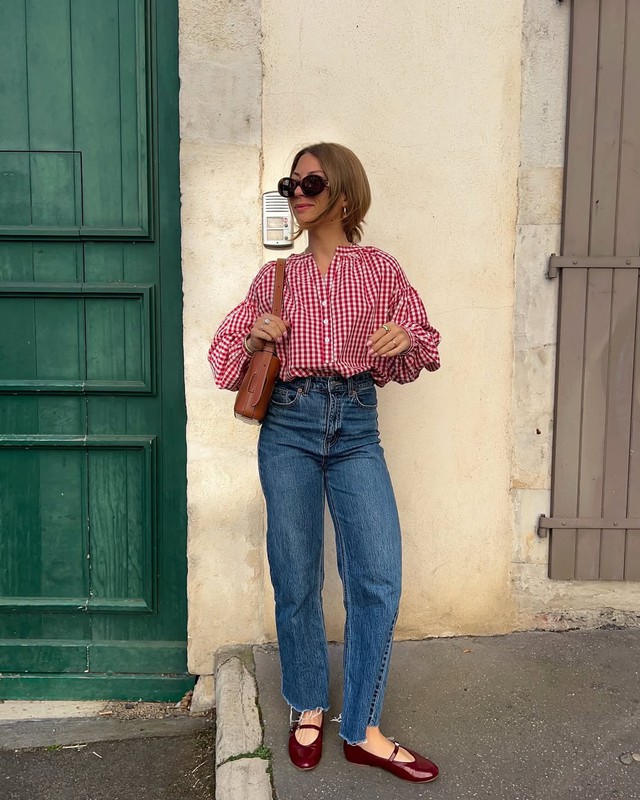 Cách mặc quần jeans mùa hè đẹp nhất - Ảnh 9.