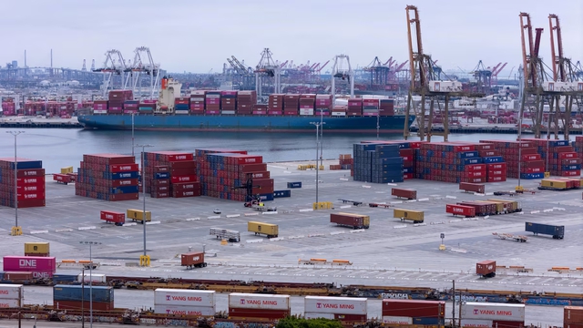 Trung Quốc áp gần 75% thuế đối với nhựa từ Mỹ, Washington gửi thông điệp mới - Ảnh 1.