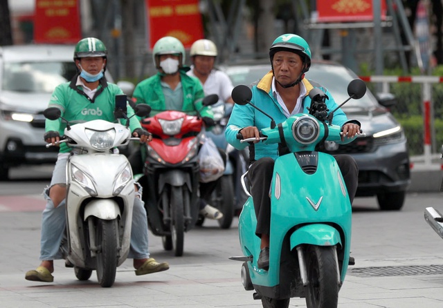 Trung bình mỗi tháng kiếm 8,7 triệu, tài xế công nghệ có đủ tiền đổi xe điện?- Ảnh 2. Trung bình mỗi tháng kiếm 8,7 triệu, tài xế công nghệ có đủ tiền đổi xe điện?- Ảnh 2.