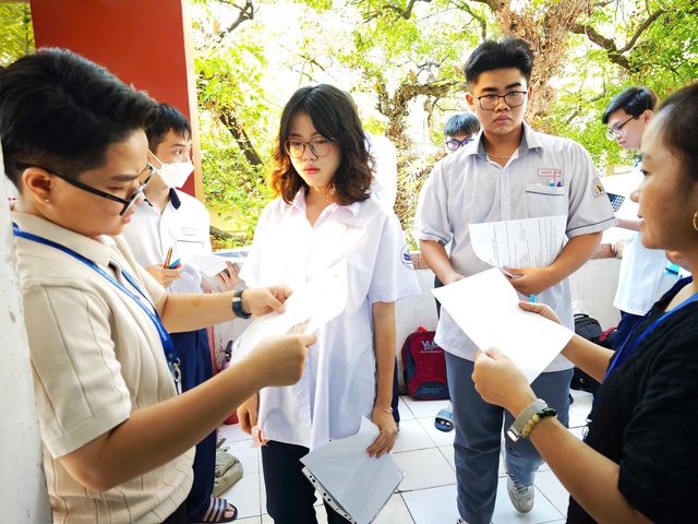 Xét tuyển ĐH 2025: Thí sinh chỉ cần đăng ký xét tuyển theo ngành Xét tuyển ĐH 2025: Thí sinh chỉ cần đăng ký xét tuyển theo ngành - Ảnh 1.