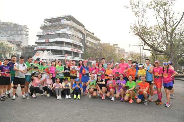Chia tay ‘hàm cá mập’ theo phong cách runner Hà Nội Chia tay ‘hàm cá mập’ theo phong cách runner Hà Nội