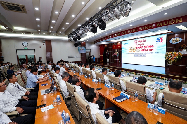 Viết tiếp hành trình thực hiện sứ mệnh ‘điện đi trước một bước’ Viết tiếp hành trình thực hiện sứ mệnh ‘điện đi trước một bước’