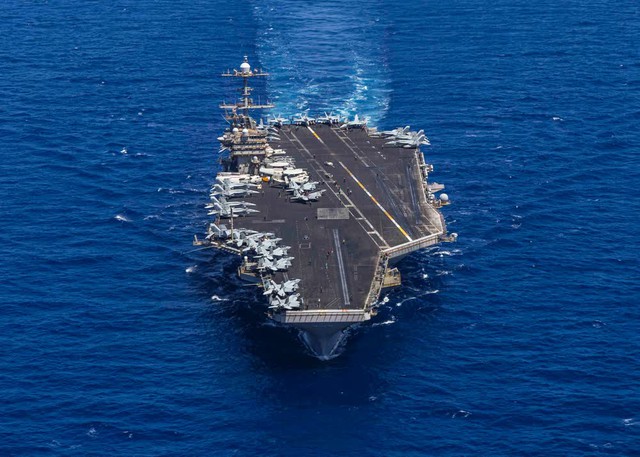 Tàu sân bay Mỹ về nước sau khi mất 3 chiếc F/A-18 - Ảnh 1.
