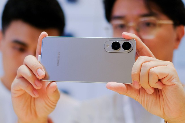 Galaxy S25 Edge: Minh chứng cho chiếc smartphone vừa có thiết kế đẹp, vừa có ảnh sang Galaxy S25 Edge: Minh chứng cho chiếc smartphone vừa có thiết kế đẹp, vừa có ảnh sang