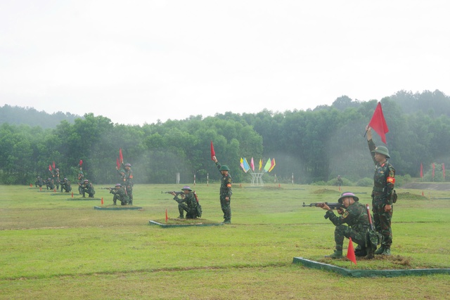 260 chiến sĩ vượt thử thách '3 tiếng nổ' đầu đời quân ngũ- Ảnh 2. 260 chiến sĩ vượt thử thách '3 tiếng nổ' đầu đời quân ngũ- Ảnh 2.
