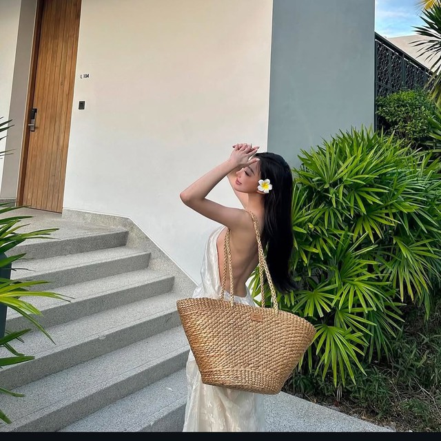Chọn túi xách đi biển ‘chuẩn gu’ khoe cá tính Chọn túi xách đi biển ‘chuẩn gu’ khoe cá tính