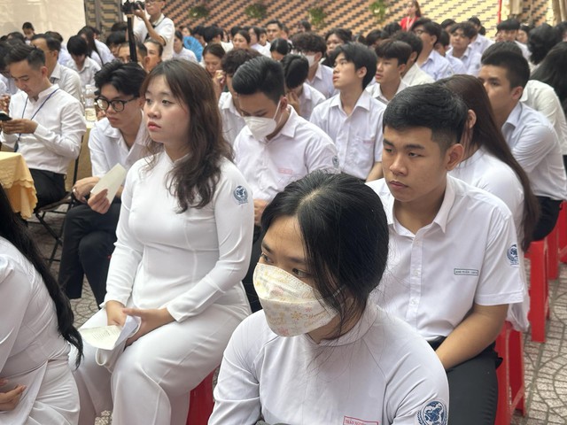Bí quyết ôn thi tốt nghiệp THPT đạt điểm cao: Bảo hiểm và an sinh xã hội Bí quyết ôn thi tốt nghiệp THPT đạt điểm cao: Bảo hiểm và an sinh xã hội