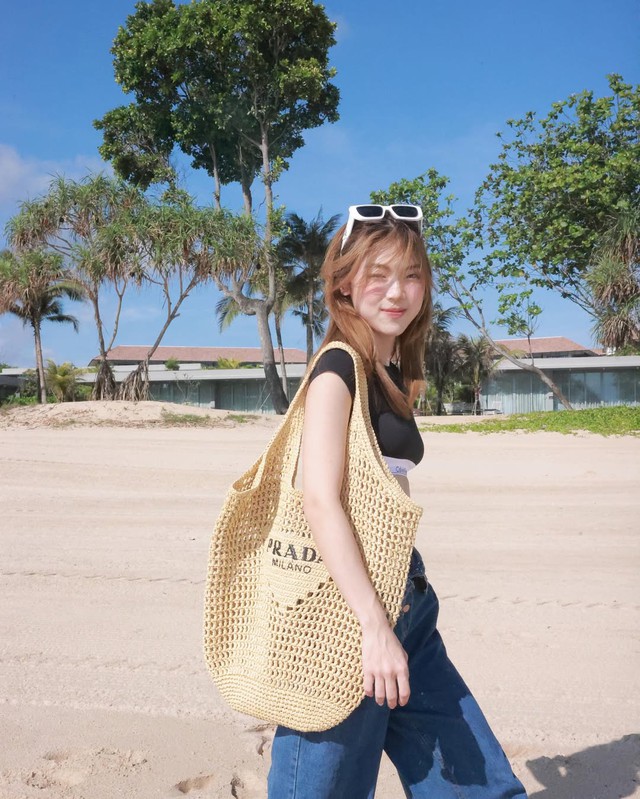 Chọn túi xách đi biển ‘chuẩn gu’ khoe cá tính- Ảnh 8. Chọn túi xách đi biển ‘chuẩn gu’ khoe cá tính- Ảnh 8.