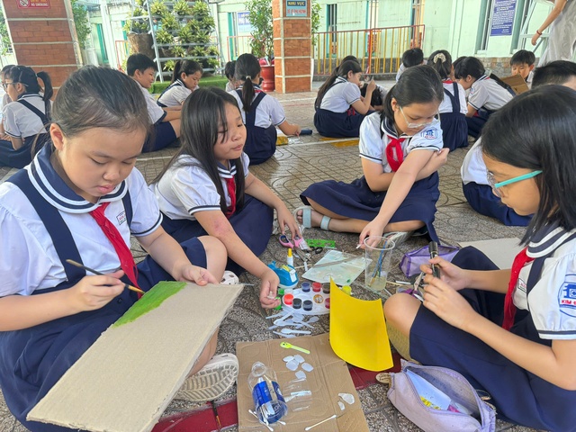 Kiểm tra học kỳ xong có phải lên trường toàn chơi ?