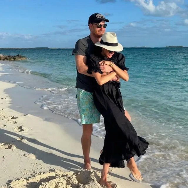 Meghan Markle chia sẻ loạt ảnh hiếm nhân kỷ niệm 7 năm ngày cưới - Ảnh 2.