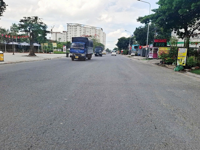 Bất an khi đường không có vạch phân làn Bất an khi đường không có vạch phân làn