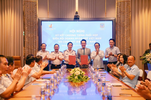 Ký kết chương trình phối hợp giữa Cảnh sát biển và Hội Doanh nhân trẻ Việt Nam- Ảnh 1. Ký kết chương trình phối hợp giữa Cảnh sát biển và Hội Doanh nhân trẻ Việt Nam- Ảnh 1.
