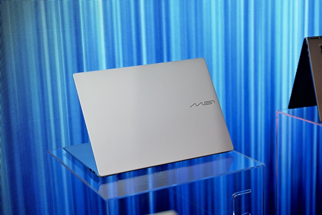 MSI đem mẫu laptop tranh sơn mài độc đáo tới Computex 2025 - Ảnh 3. MSI đem mẫu laptop tranh sơn mài độc đáo tới Computex 2025 - Ảnh 3.