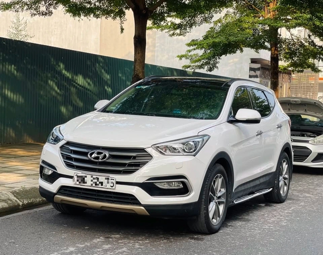 Hyundai Santa Fe đời 2015 giá tầm 600 triệu đồng, có nên xuống tiền? Hyundai Santa Fe đời 2015 giá tầm 600 triệu đồng, có nên xuống tiền?