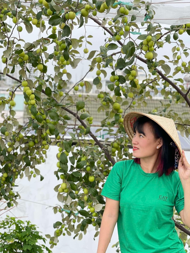 Trồng rau sạch trên sân thượng: Bán bớt 12 trái bí đỏ vì nhà ăn không hết - Ảnh 7.