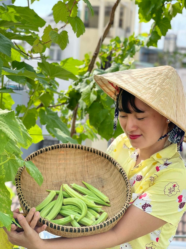 Trồng rau sạch trên sân thượng: Gia đình ăn không hết, phải… bán bớt Trồng rau sạch trên sân thượng: Gia đình ăn không hết, phải… bán bớt