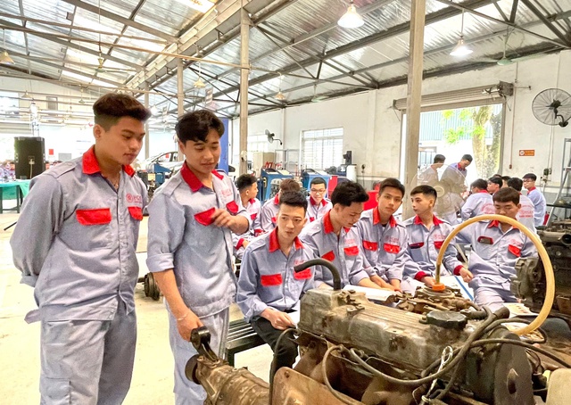 Giải pháp tăng cường nguồn tuyển sinh cho trường nghề tại TP . HCM - Ảnh 2. Giải pháp tăng cường nguồn tuyển sinh cho trường nghề tại TP . HCM - Ảnh 2.