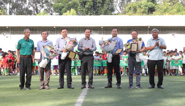 Ph&aacute;t hiện t&agrave;i năng trẻ th&ocirc;ng qua b&oacute;ng đ&aacute; học đường TP.HCM - Ảnh 4.