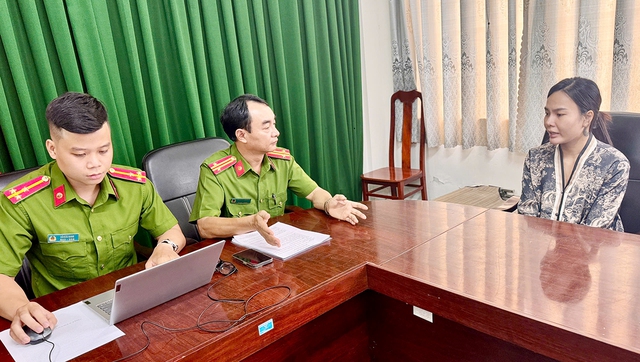 An Giang: Tạm giữ nữ nghi phạm giết người do mâu thuẫn tình cảm An Giang: Tạm giữ nữ nghi phạm giết người do mâu thuẫn tình cảm