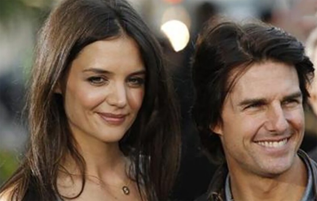 

Tom Cruise kết hôn với Katie Holmes 5 năm sau khi ly hôn và chào đón Suri vào tháng 4.2006  