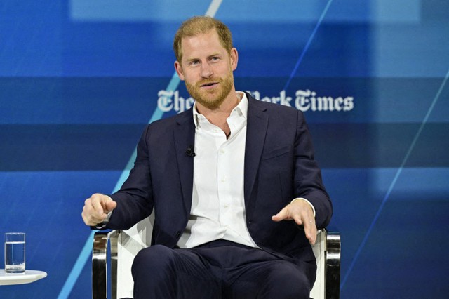 Meghan Markle muốn trở thành tỉ phú sau khi làm vợ Hoàng tử Harry Meghan Markle muốn trở thành tỉ phú sau khi làm vợ Hoàng tử Harry