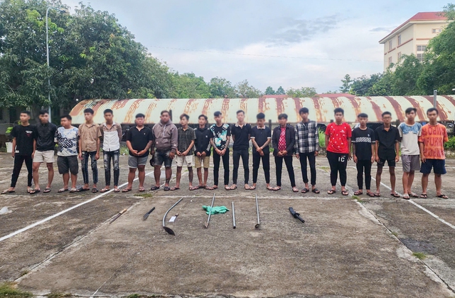 Điều tra vụ 19 người đem hung khí đến nhà người dân đòi nợ Điều tra vụ 19 người đem hung khí đến nhà người dân đòi nợ