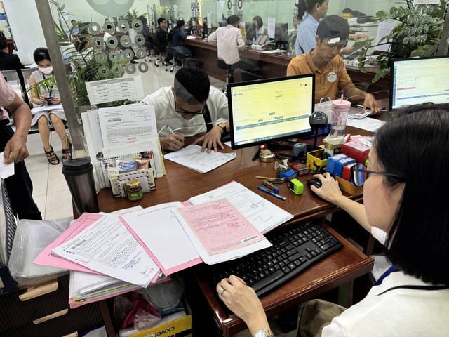 TP.HCM đã cấp sổ hồng cho hơn 71.000 căn nhà TP.HCM đã cấp sổ hồng cho hơn 71.000 căn nhà