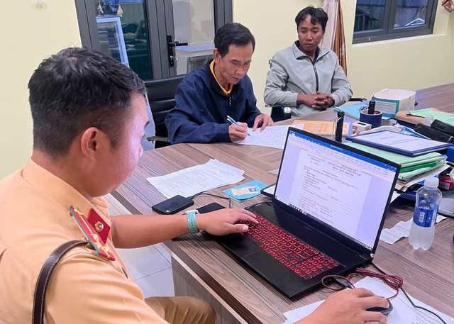 Triệu tập tài xế chạy xe ngược chiều trên cao tốc Liên Khương – Prenn Triệu tập tài xế chạy xe ngược chiều trên cao tốc Liên Khương – Prenn