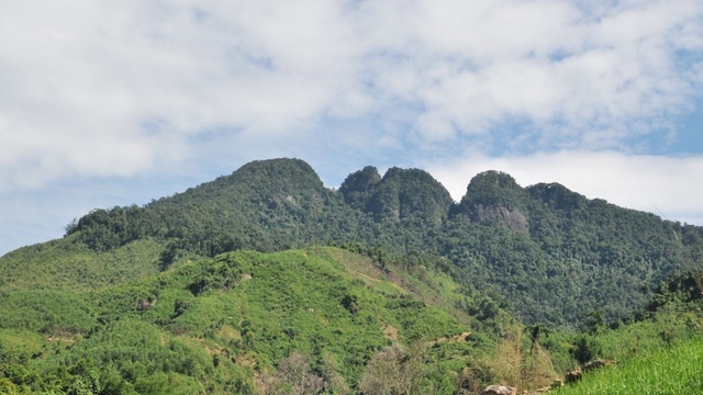 Những tuyệt tác thiên nhiên: Núi Răng Cưa - đỉnh thiêng của người Kor- Ảnh 1. Những tuyệt tác thiên nhiên: Núi Răng Cưa - đỉnh thiêng của người Kor- Ảnh 1.