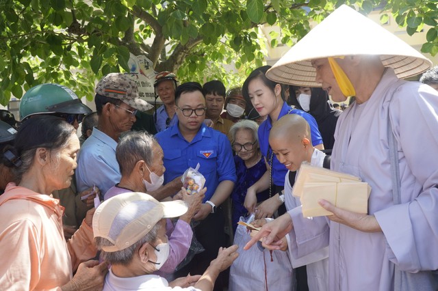 Mang yêu thương đến với Quảng Bình- Ảnh 4. Mang yêu thương đến với Quảng Bình- Ảnh 4.