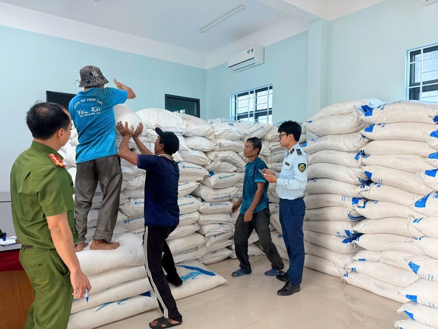 Phú Yên: Phát hiện 33 tấn đường kính nhập ngoại không có hạn sử dụng Phú Yên: Phát hiện 33 tấn đường kính nhập ngoại không có hạn sử dụng