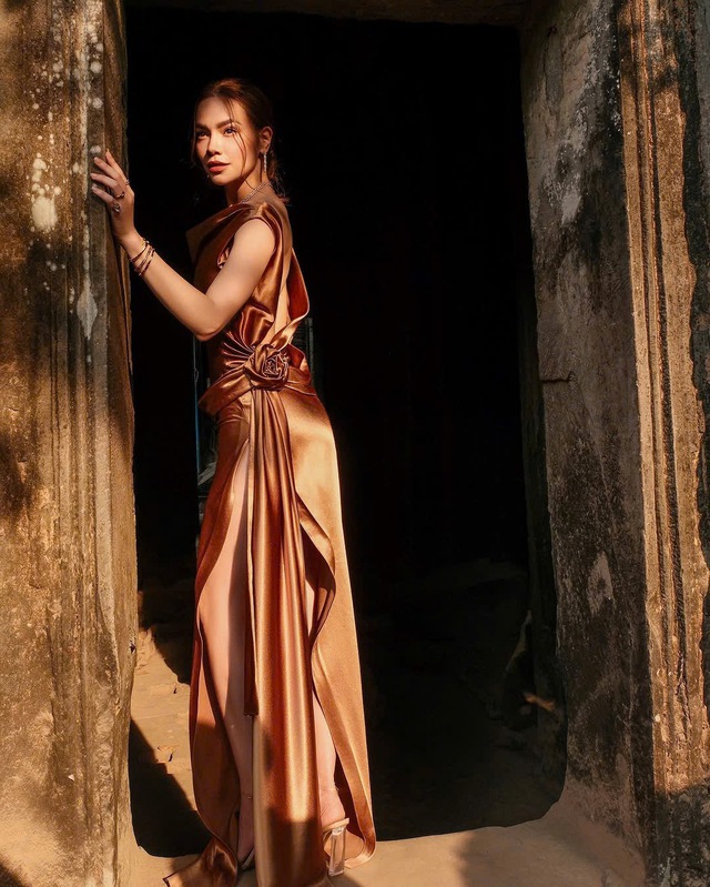 ลิซ่า ใหม่ ดาวิกา เปีย วูร์ตซบัค อวดหุ่นในชุดดีไซเนอร์ชาวเวียดนาม - ภาพที่ 12