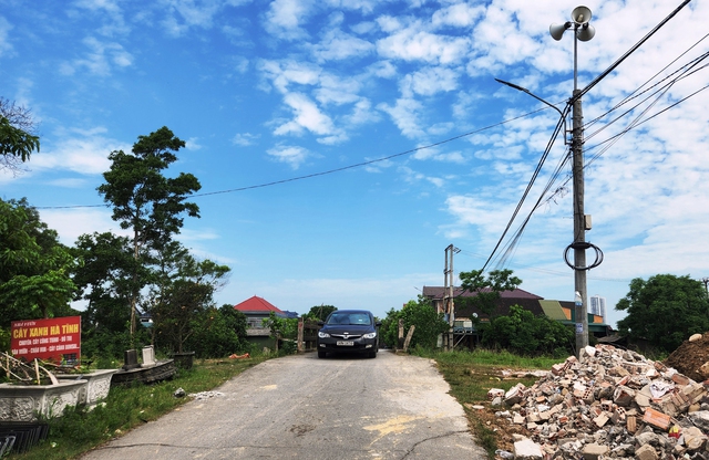 Bất ổn trên cầu dân sinh qua kênh hồ Kẻ Gỗ Bất ổn trên cầu dân sinh qua kênh hồ Kẻ Gỗ