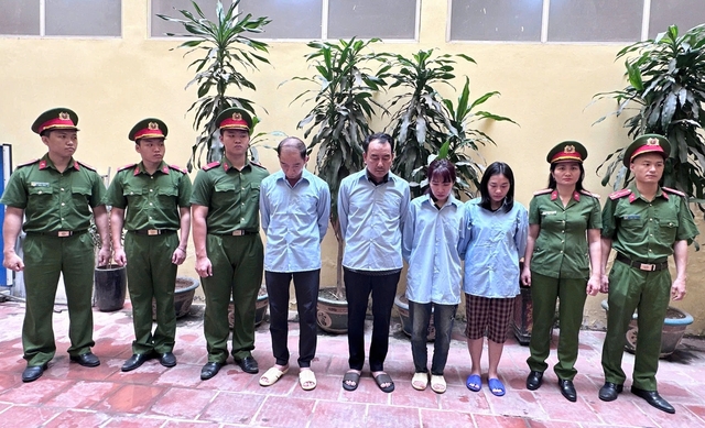 Bí thư phường ở Hà Nội cùng 3 thuộc cấp nhận hối lộ hơn 1 tỉ đồng Bí thư phường ở Hà Nội cùng 3 thuộc cấp nhận hối lộ hơn 1 tỉ đồng