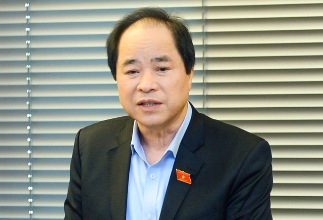 Bộ trưởng GD-ĐT: 'Mong muốn cuộc cạnh tranh vào trường công giảm bớt' - Ảnh 1.