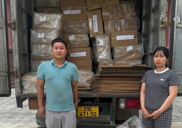 Bắt giám đốc sắp tuồn 55.000 bao thuốc lá giả ra thị trường Bắt giám đốc sắp tuồn 55.000 bao thuốc lá giả ra thị trường