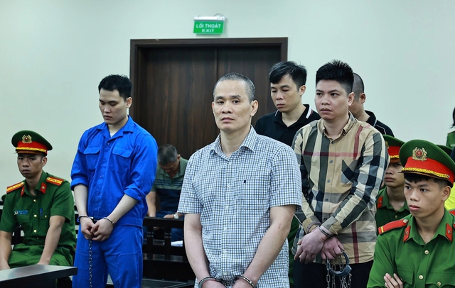 Cựu công an khai gì về việc dùng xe biển xanh chở ma túy cho ‘bà trùm’? Cựu công an khai gì về việc dùng xe biển xanh chở ma túy cho ‘bà trùm’?