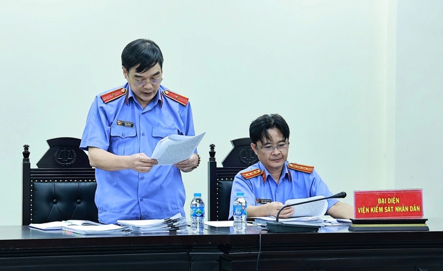 Cựu cán bộ công an dùng ô tô biển xanh chở ma túy bị đưa ra xét xử tại Hà Nội - Ảnh 2. Cựu cán bộ công an dùng ô tô biển xanh chở ma túy bị đưa ra xét xử tại Hà Nội - Ảnh 2.
