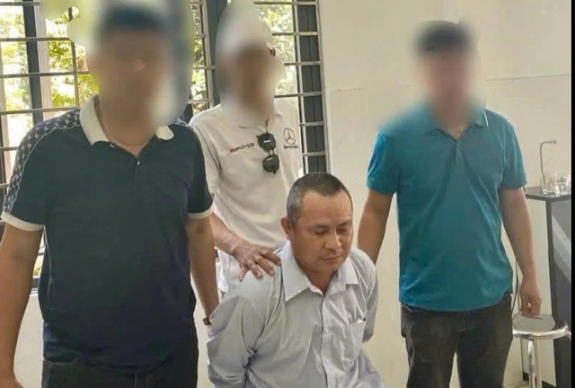 Nghi phạm giết người ở Quảng Trị bị bắt tại Quảng Nam sau 24 giờ lẩn trốn Nghi phạm giết người ở Quảng Trị bị bắt tại Quảng Nam sau 24 giờ lẩn trốn