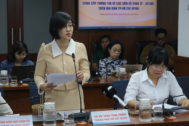 Vì sao thực phẩm giả, kém chất lượng bán tràn lan tại TP.HCM?- Ảnh 1.