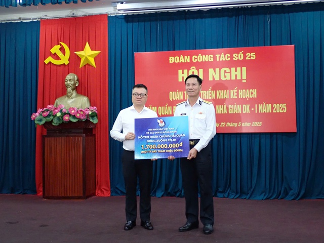 Đoàn công tác các cơ quan báo chí thăm Trường Sa- Ảnh 2. Đoàn công tác các cơ quan báo chí thăm Trường Sa- Ảnh 2.