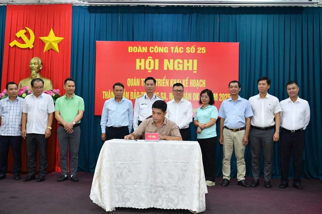 Đoàn công tác các cơ quan báo chí thăm Trường Sa Đoàn công tác các cơ quan báo chí thăm Trường Sa