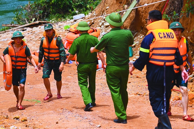 Đã tìm thấy thi thể nạn nhân cuối cùng trong vụ đuối nước ở Quảng Ninh - Ảnh 2.